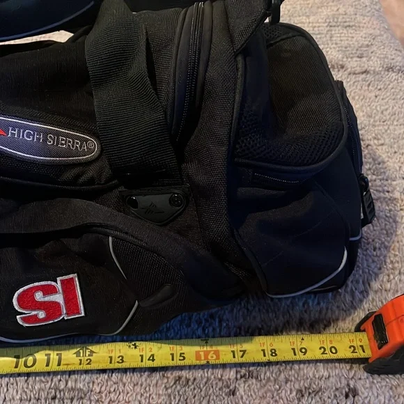 High sierra sports illustrated small duffle bag with strap.New - black color
